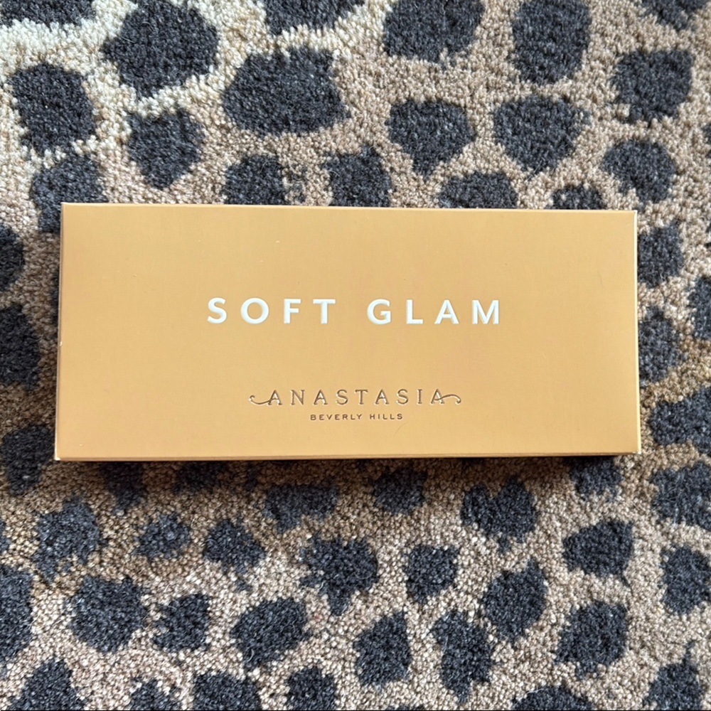 Anastasia Beverly Hills Soft Glam Palette - NIB
